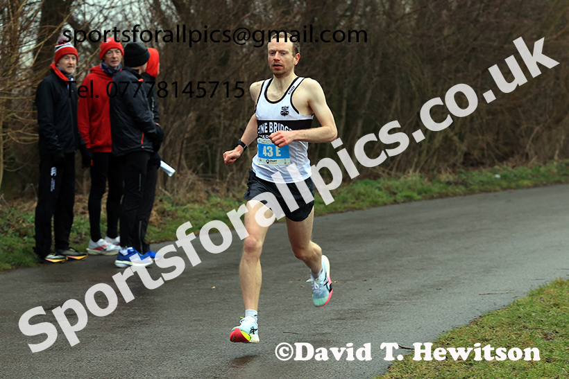 Senior Men and Over-35s to 49s Mens 2025 NECAA Royal Signals Road Relays Champs.,  Hetton Lyons Country Park, Hetton le Hole, County Durham. Photo: David T. Hewitson/Sports for All Pics